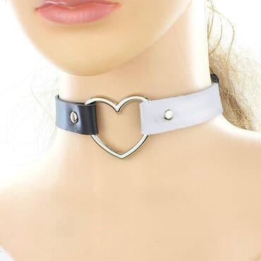 Чокер Ч в форме сердца, регулируемое ожерелье украшение кожаное at lalafo.kg Чокер Ч в форме сердца, регулируемое ожерелье украшение кожаное