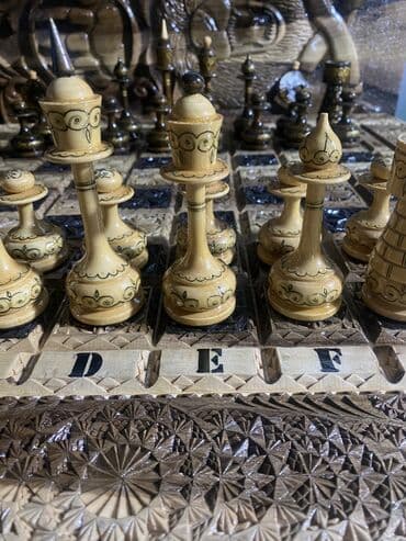 Шахматы Нарды два в одном. ручной работы фишки фигурки все в at lalafo.kg Шахматы Нарды два в одном. ручной работы фишки фигурки все в