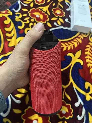 Портативная беспроводная колонка, цилиндрическая, красного цвета at lalafo.kg Портативная беспроводная колонка, цилиндрическая, красного цвета