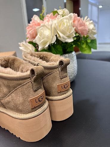 Продаются UGG новые в упаковке, натуралки 💯 размер 39, на высокой lalafo.kg да — 2 Продаются UGG новые в упаковке, натуралки 💯 размер 39, на высокой — 2
