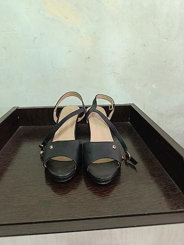 Бир эле жолу кийилген баасы 700сом at lalafo.kg Бир эле жолу кийилген баасы 700сом