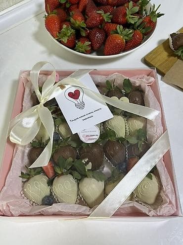 LED гирляндалар: Клубника в шоколаде — праздничные наборы в подарочных коробках. - lalafo.kg да — 9 LED гирляндалар: Клубника в шоколаде — праздничные наборы в подарочных коробках. - — 9