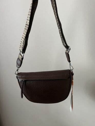 Идеальная сумка для повседневной носки Сумка через плечо из фактурной at lalafo.kg Идеальная сумка для повседневной носки Сумка через плечо из фактурной