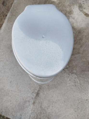 Портативный туалет-ведро с крышкой - Тип: переносной туалет at lalafo.kg Портативный туалет-ведро с крышкой - Тип: переносной туалет