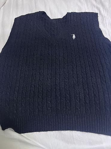 Черная теплая безрукавка, новая, размер M–L. - Фактура: объемная at lalafo.kg Черная теплая безрукавка, новая, размер M–L. - Фактура: объемная