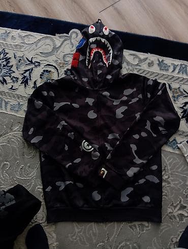 Толстовка с капюшоном на молнии, камуфляж черно‑серых оттенков. - at lalafo.kg Толстовка с капюшоном на молнии, камуфляж черно‑серых оттенков. -
