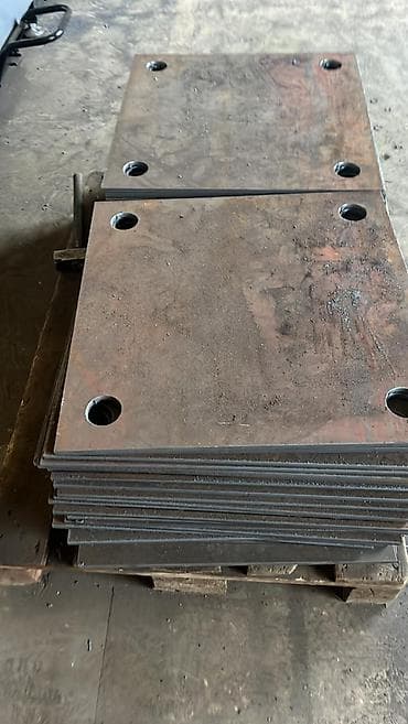 Прокат металл буюмдары: профилдик түтүктөрү: Стальные пластины с отверстиями - Материал: конструкционная сталь lalafo.kg да — 1 Прокат металл буюмдары: профилдик түтүктөрү: Стальные пластины с отверстиями - Материал: конструкционная сталь — 1