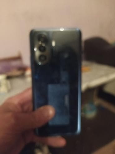 Не пользовоСмартфон с тройным модулем камеры и вспышкой - Корпус at lalafo.kg Не пользовоСмартфон с тройным модулем камеры и вспышкой - Корпус