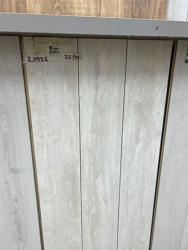 Ламинат с текстурой светлого дерева. Подойдет для отделки пола в жилых at lalafo.kg Ламинат с текстурой светлого дерева. Подойдет для отделки пола в жилых