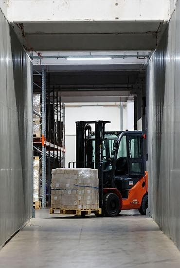 Сдаю Вилочный (Кара) погрузчик, 3 тонн, 3 куб.м, Почасово at lalafo.kg Сдаю Вилочный (Кара) погрузчик, 3 тонн, 3 куб.м, Почасово