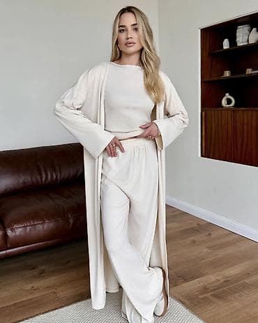 Костюм тройка Размер 46/48 Цвет - бордовый и бежевый 1500 за комплект at lalafo.kg — 4 Костюм тройка Размер 46/48 Цвет - бордовый и бежевый 1500 за комплект — 4