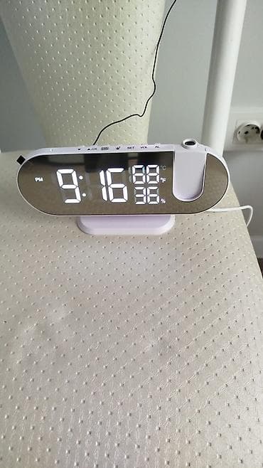 Радио FM Цифровые настольные часы с будильником и проекцией времени at lalafo.kg Радио FM Цифровые настольные часы с будильником и проекцией времени