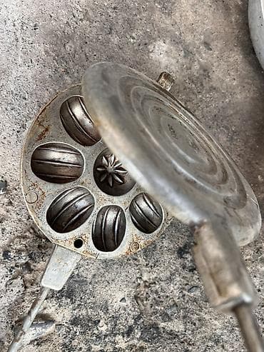 Форма-орехница для печенья на плите. Жалабадда - Материал: литой at lalafo.kg Форма-орехница для печенья на плите. Жалабадда - Материал: литой