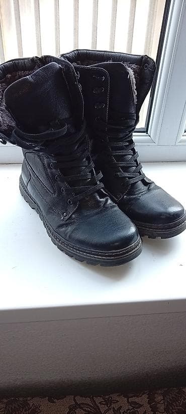 Зимние мужские ботинки, берцы размер 43 42 черные, высокие. густой at lalafo.kg Зимние мужские ботинки, берцы размер 43 42 черные, высокие. густой