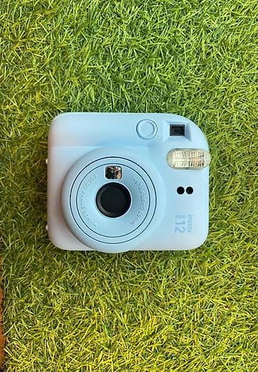 Fujifilm Instax mini 12 — компактная камера моментальной печати. - at lalafo.kg Fujifilm Instax mini 12 — компактная камера моментальной печати. -