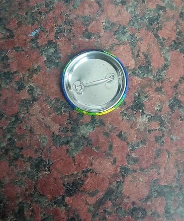 Значки - Лицевая сторона: глянцевая плёнка с полноцветной печатью. - at lalafo.kg — 10 Значки - Лицевая сторона: глянцевая плёнка с полноцветной печатью. - — 10