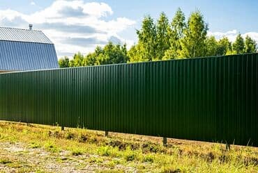 Шлакоблоктон жасалган тосмолор: Заборы из профнастила под ключ - Материал: стальной профлист с lalafo.kg да — 2 Шлакоблоктон жасалган тосмолор: Заборы из профнастила под ключ - Материал: стальной профлист с — 2