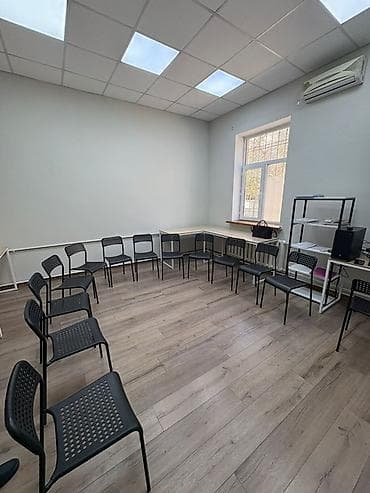 Зал для тренингов/встреч, оборудованный для групповой работы at lalafo.kg Зал для тренингов/встреч, оборудованный для групповой работы