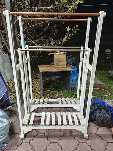 Напольная вешалка-стойка для одежды с двумя уровнями перекладин и at lalafo.kg Напольная вешалка-стойка для одежды с двумя уровнями перекладин и