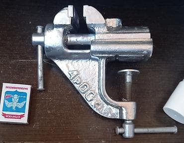 Слесарные мини тиски с креплением к столешнице (струбцина). Тиски для at lalafo.kg Слесарные мини тиски с креплением к столешнице (струбцина). Тиски для