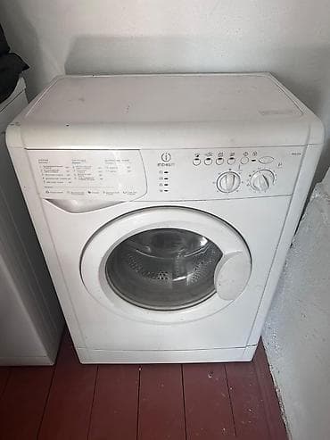 Стиральная машина Indesit WISL 105 (фронтальная загрузка) - Загрузка at lalafo.kg Стиральная машина Indesit WISL 105 (фронтальная загрузка) - Загрузка