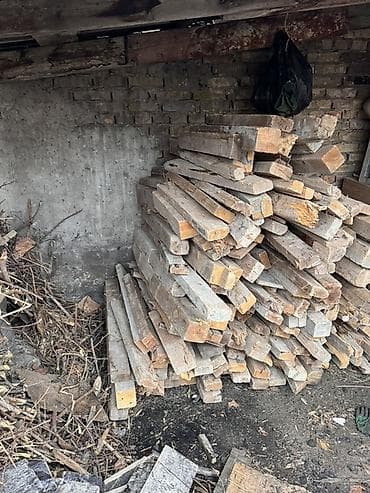 Деревянные бруски/рейки разной длины и сечения, уложенные в штабель at lalafo.kg Деревянные бруски/рейки разной длины и сечения, уложенные в штабель