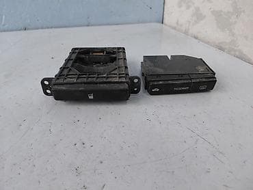 Подстаканник для Toyota Avensis 2003 (AZT250) - Оригинальный at lalafo.kg Подстаканник для Toyota Avensis 2003 (AZT250) - Оригинальный