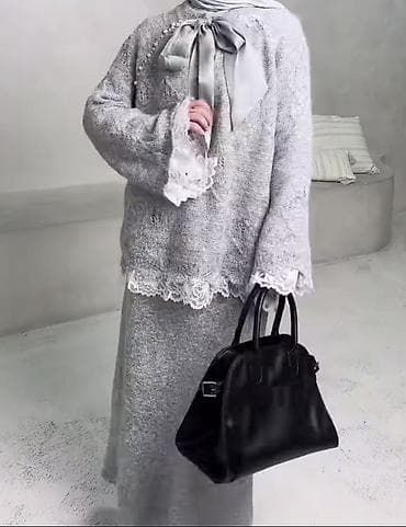 Сет из мягкого трикотажа в сером цвете: свитер свободного кроя и at lalafo.kg Сет из мягкого трикотажа в сером цвете: свитер свободного кроя и