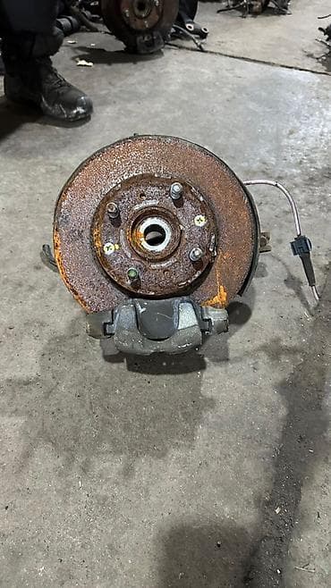 Передняя ступица/узел поворотного кулака в сборе с тормозным диском и lalafo.kg да Передняя ступица/узел поворотного кулака в сборе с тормозным диском и