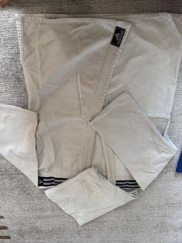 Кимоно для дзюдо/дзю-джитсу adidas размер 160- 165 см. цена 1000 сом at lalafo.kg Кимоно для дзюдо/дзю-джитсу adidas размер 160- 165 см. цена 1000 сом