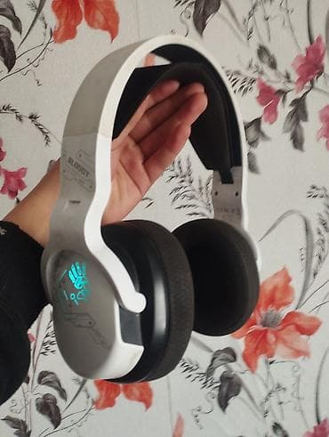 Игровая беспроводная гарнитура Bloody (белая) - Форм‑фактор at lalafo.kg Игровая беспроводная гарнитура Bloody (белая) - Форм‑фактор