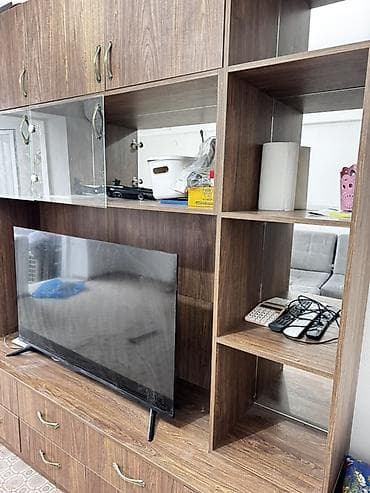 Стенка/горка для гостиной из ЛДСП под дерево. - Компоновка: тумба под lalafo.kg да — 3 Стенка/горка для гостиной из ЛДСП под дерево. - Компоновка: тумба под — 3