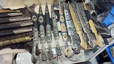 Кинжалы и сабли с художественным оформлением - Коллекция традиционных at lalafo.kg Кинжалы и сабли с художественным оформлением - Коллекция традиционных