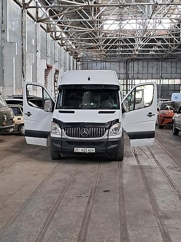 Пассажирский микроавтобус Mercedes‑Benz Sprinter (белый, высокая at lalafo.kg Пассажирский микроавтобус Mercedes‑Benz Sprinter (белый, высокая