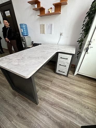 Офис эмереги: Угловой стол ( на заказ)
Размер : 170х110х60х75 lalafo.kg да — 2 Офис эмереги: Угловой стол ( на заказ)
Размер : 170х110х60х75 — 2