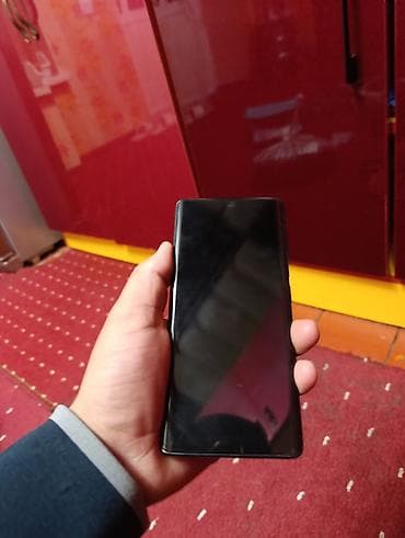 Смартфон с большим безрамочным дисплеем (ориентировочно 6–6.7"). Экран at lalafo.kg Смартфон с большим безрамочным дисплеем (ориентировочно 6–6.7"). Экран