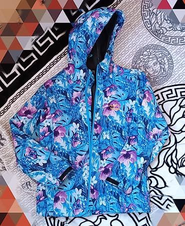 Очень красивая куртка дождевик, не промокает. Есть еле заметные at lalafo.kg Очень красивая куртка дождевик, не промокает. Есть еле заметные