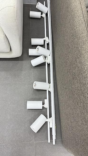 Рельсовая система освещения с поворотными трековыми светильниками - at lalafo.kg Рельсовая система освещения с поворотными трековыми светильниками -