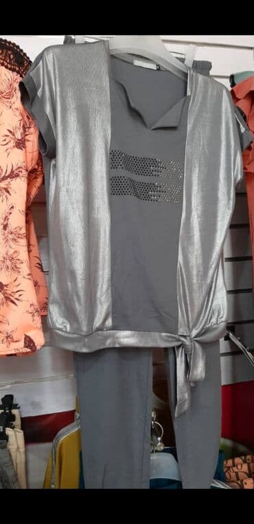 Продаю новый летний костюмчик Отлично сидит. 54 размер))) легкий at lalafo.kg Продаю новый летний костюмчик Отлично сидит. 54 размер))) легкий