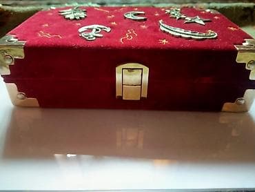 Винтажная шкатулка для украшений/памятных мелочей - Корпус at lalafo.kg Винтажная шкатулка для украшений/памятных мелочей - Корпус