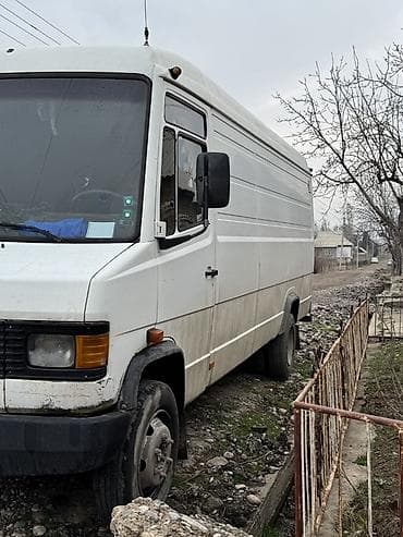 Грузовик, Mercedes-Benz, Стандарт, 6 т, Б/у at lalafo.kg Грузовик, Mercedes-Benz, Стандарт, 6 т, Б/у