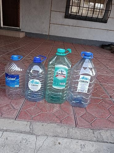 Продаю пустые пластиковые бутыли для воды с крышками и ручками. - at lalafo.kg Продаю пустые пластиковые бутыли для воды с крышками и ручками. -