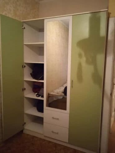 Продаю большой шкаф. 3*2.20 цена 18000 сом.г.Кан . а так же есть в at lalafo.kg Продаю большой шкаф. 3*2.20 цена 18000 сом.г.Кан . а так же есть в