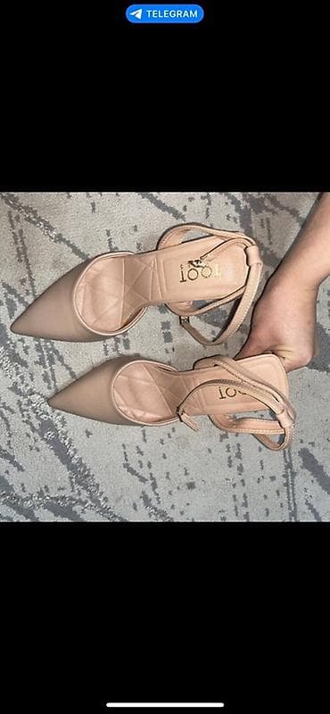 Туфли-лодочки с ремешком на щиколотке, нюдовый бежевый цвет. - Форма at lalafo.kg Туфли-лодочки с ремешком на щиколотке, нюдовый бежевый цвет. - Форма