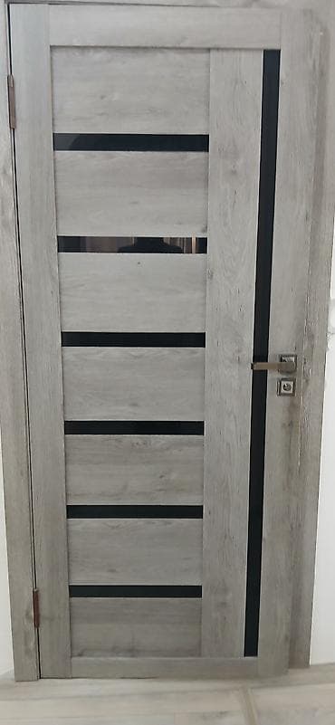 Межкомнатная дверь в современном стиле - Полотно с горизонтальными at lalafo.kg Межкомнатная дверь в современном стиле - Полотно с горизонтальными