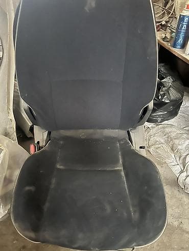 Эшик карталары: Алдыңкы орундук, Кездеме, Toyota lalafo.kg да — 1 Эшик карталары: Алдыңкы орундук, Кездеме, Toyota — 1