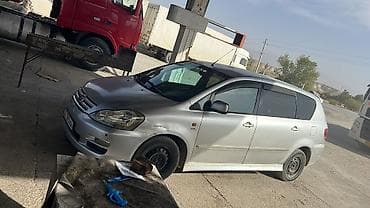 Toyota Avensis Verso: 2002 г., 2 л, Механика, Дизель, Минивэн at lalafo.kg Toyota Avensis Verso: 2002 г., 2 л, Механика, Дизель, Минивэн