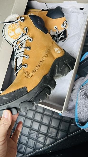 Ботинки Timberland женские модель в стиле трекинг/work. Оригинал at lalafo.kg Ботинки Timberland женские модель в стиле трекинг/work. Оригинал
