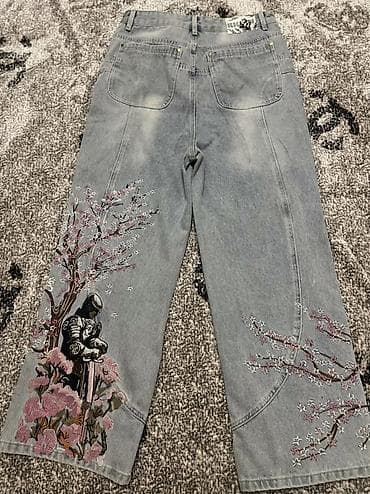 Джинсы сакура светло-голубые, размер L at lalafo.kg Джинсы сакура светло-голубые, размер L