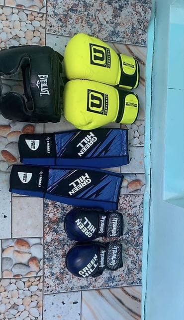 Набор экипировки для бокса/ММА: - Шлем Everlast — закрытая защита at lalafo.kg Набор экипировки для бокса/ММА: - Шлем Everlast — закрытая защита